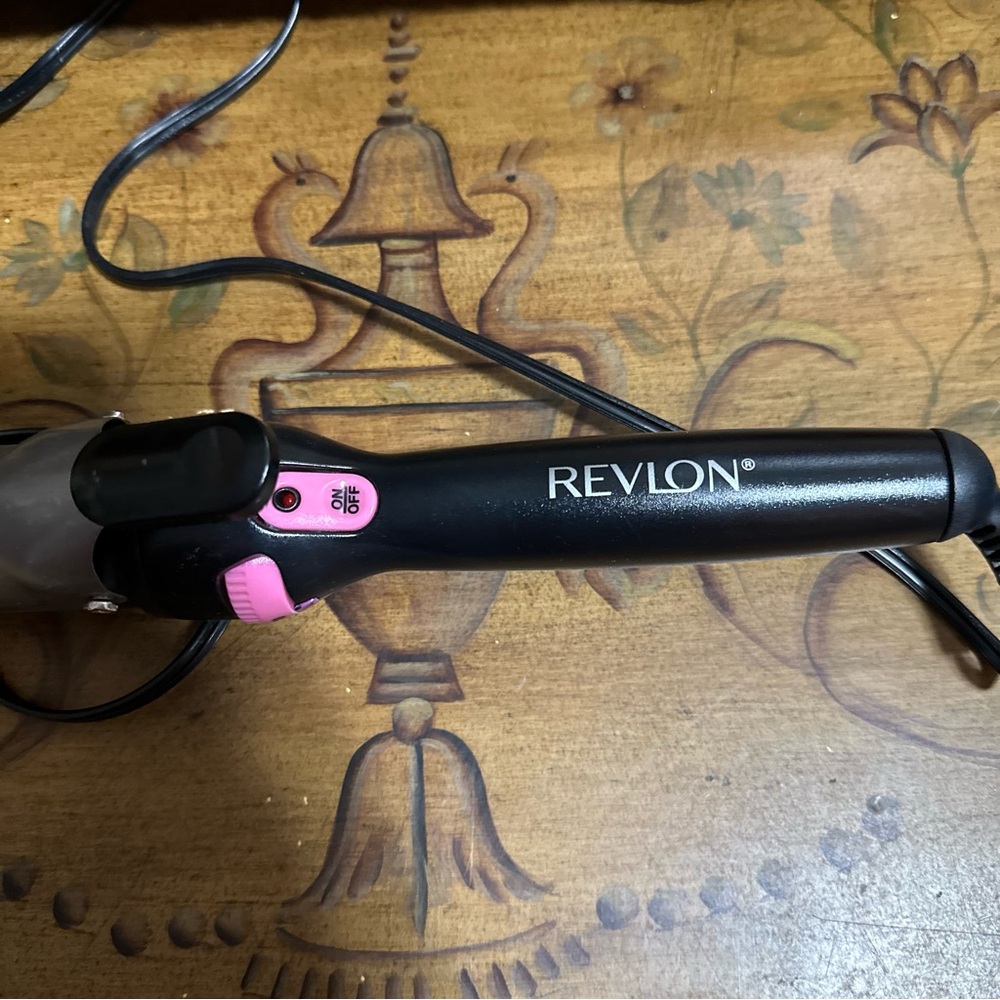 Revlon RV050 1.5" Curling Iron Black / Pink Adjustable Heat - Very Clean Tested - Picture 3 of 16